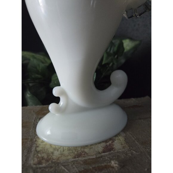 Vintage Fenton Milk Glass Cornucopia Vase – Silver Crest Ruffled Edge, 6" - Picture 7 of 10